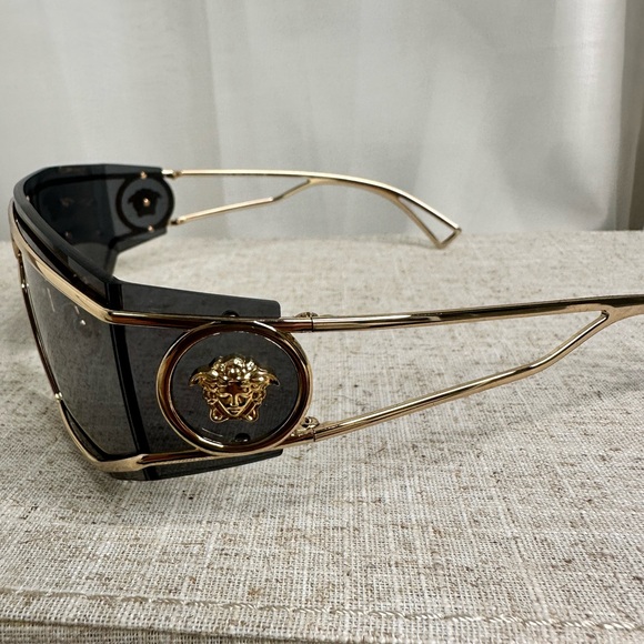 Versace Sunglasses - Picture 4 of 6